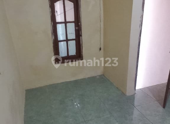 Kos Kosan 1 Room Left, 500 Meters to Wtc Mangga Dua Kos Kosan 1 Room Left, 500 Meters to Wtc Mangga Dua