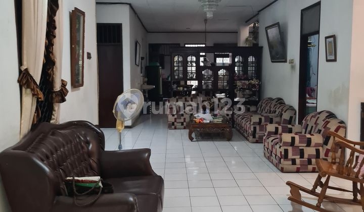 Rumah Siap Huni masuk komplek area Pos Pengumben Raya, Lingkungan Sangat Tenang dan Nyaman, Akses mobil keluar masuk rumah Lega, Security 24 Jam, 10 menit ke Onestop Shopping ITC Permata Hijau 2