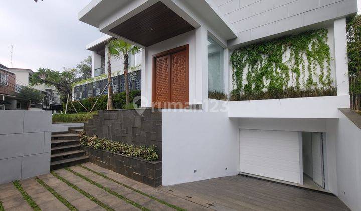 Rumah Baru Ada Pool Dan Lift, 8 Menit Ke Area Rumah Sakit Pondok Indah 2