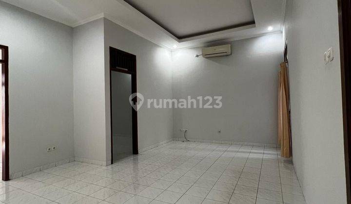 Rumah Hook Masuk Komplek Pinggir Jalan Kemanggisan Ilir Raya 2