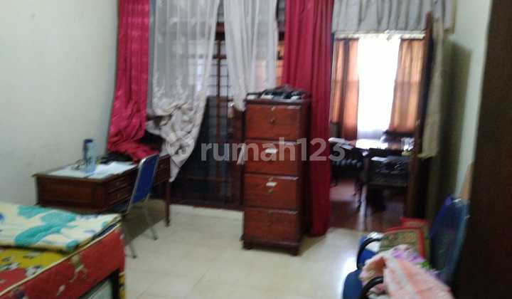 Old House Access for 2 Cars, Only 200 Meters to Duren Tiga Raya 2