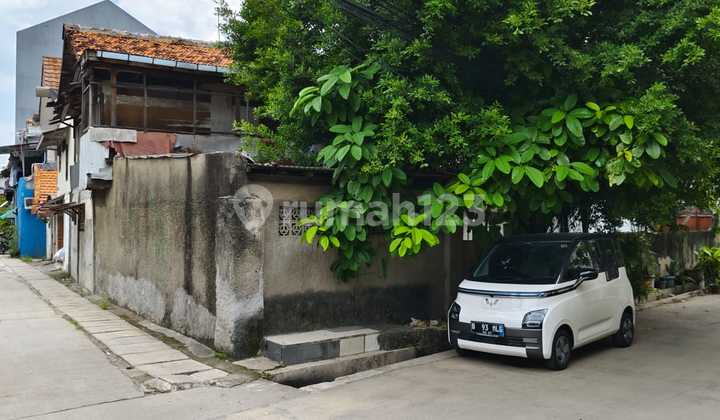 Rumah Tua Posisi Hook di Gunung Sahari, 250 Meter ke Jalan Gunung Sahari Raya, Jalan Depan Rumah 2 Mobil 2