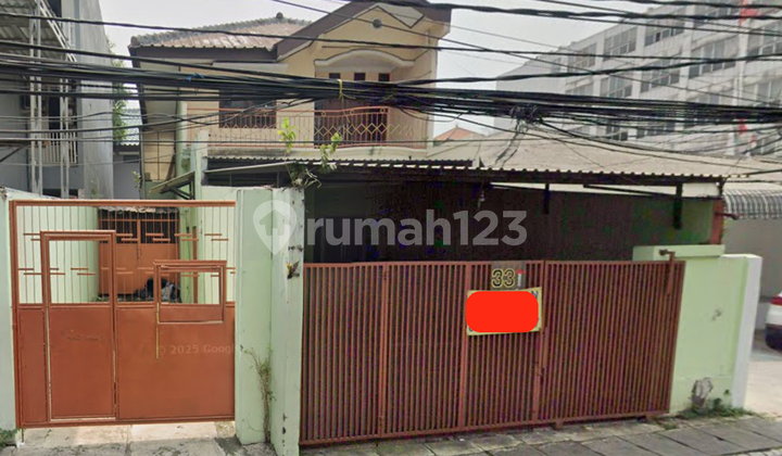 Super Strategic House by the Main Road in Karet area, 750 meters to ITC Kuningan, Mall Ambassador, Lotte Mall. Suitable for Office/Restaurant/Etc.