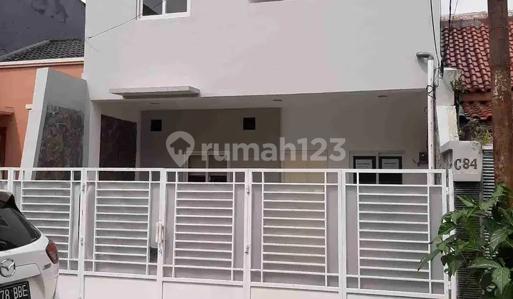 3-story house in MPR Complex Cipete, 750 meters to Antasari Main Road. Ready to Occupy, Suitable for Living/Office. 3-story house in MPR Complex Cipete, 750 meters to Antasari Main Road. Ready to Occupy, Suitable for Living/Office.