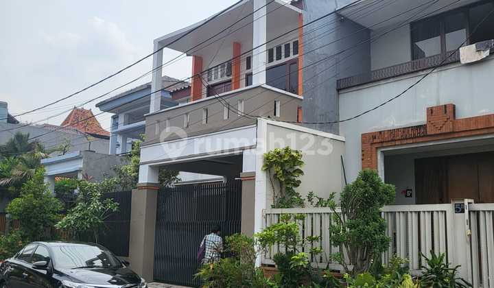 Rumah Masuk Komplek Karang Pola, 50 meter dari Jalan Raya Ragunan. Jalan Depan Rumah Lebar 3 mobil Lega. Super Aman, Security 24 Jam Keliling Rumah 2