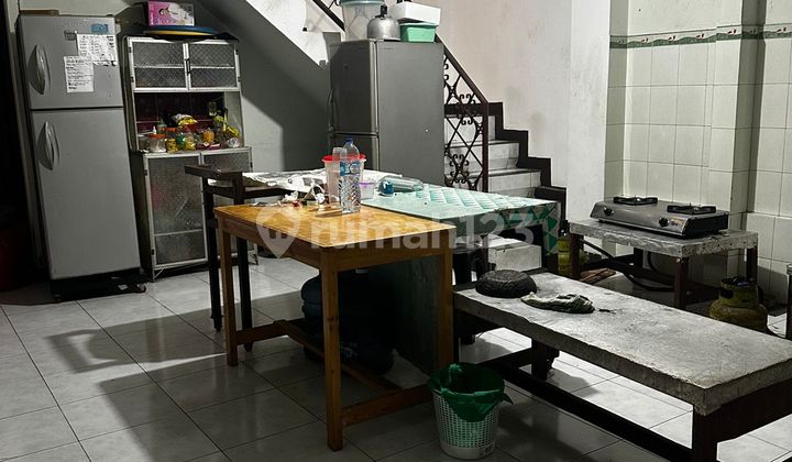 Strategic House in Kayu Manis, 900 m to Pramuka Main Road