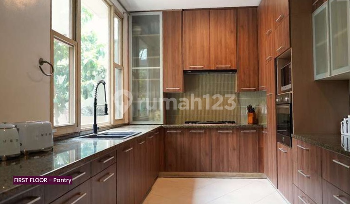 Rumah Baru Renov di Widya Chandra, ada Rooftop view SCBD, 5 menit ke SCBD. buka harga $5500 bisa nego minimal 1 tahun 2