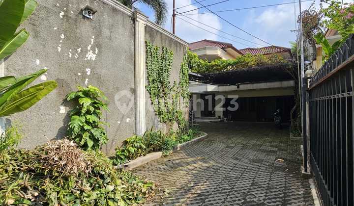 Rumah Siap Huni Area Darmawangsa, Ada Kolam Renang, bisa untuk Tinggal/Kantor, 900 Meter ke Rs Fatmawati Raya 2