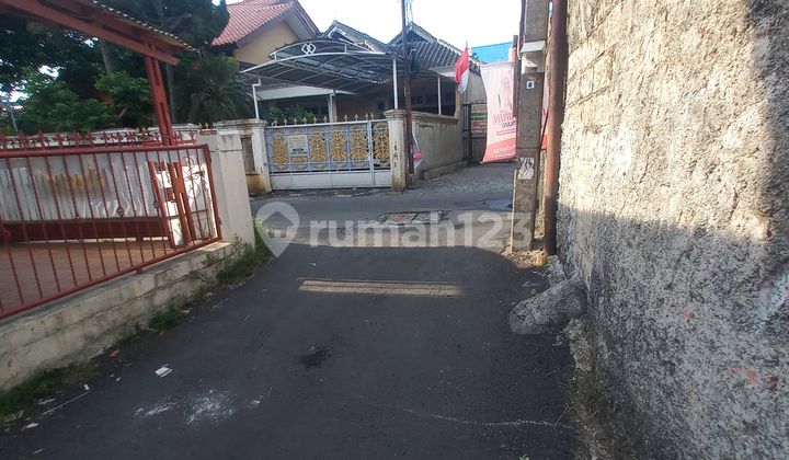 Hook House Fits 1 Car on Jalan Turi 3, 200 Meters to Main Road Hook House Fits 1 Car on Jalan Turi 3, 200 Meters to Main Road