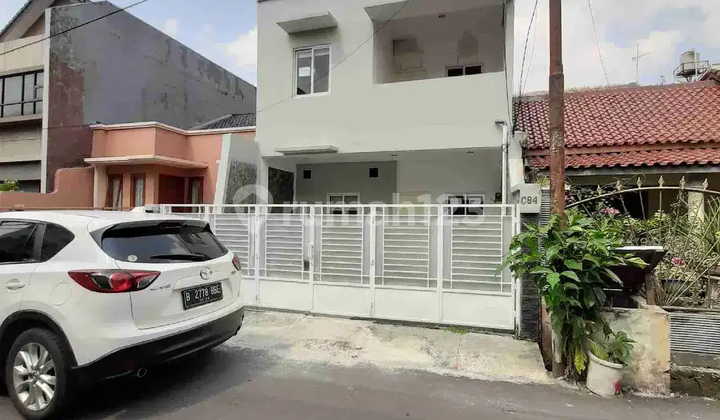 3-story house in MPR Complex Cipete, 750 meters to Antasari Main Road. Ready to Occupy, Suitable for Living/Office. 3-story house in MPR Complex Cipete, 750 meters to Antasari Main Road. Ready to Occupy, Suitable for Living/Office.
