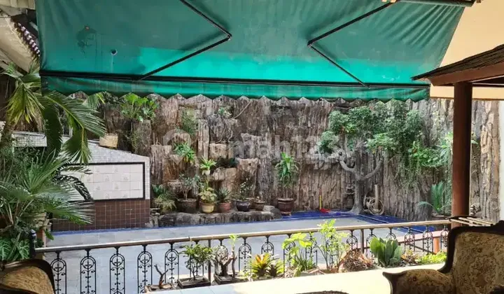 Rumah Pinggir Jalan Raya Tomang, 200 M Ke Roxy Square