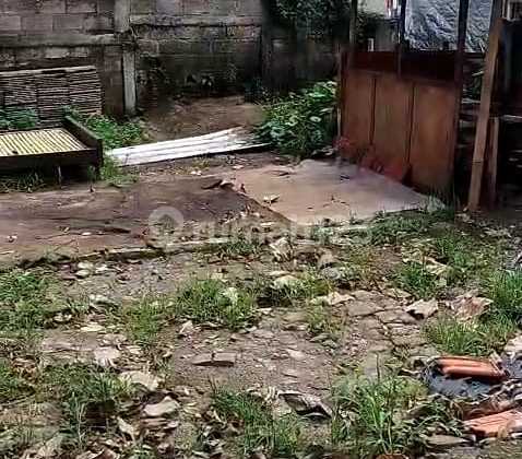 Vacant Land with Bonus House Ready for Demolition on the side of Srengseng Sawah Main Road, 10 million per year negotiable, can take 1/3 or 2/3 of it. Strategic and busy location. Suitable for Business/residence. Vacant Land with Bonus House Ready for Demolition on the side of Srengseng Sawah Main Road, 10 million per year negotiable, can take 1/3 or 2/3 of it. Strategic and busy location. Suitable for Business/residence.