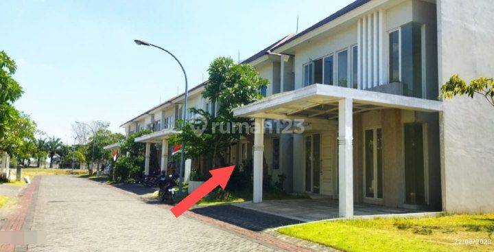 Rumah Bagus Strategis South Victoria, Grand Pakuwon Surabaya  1