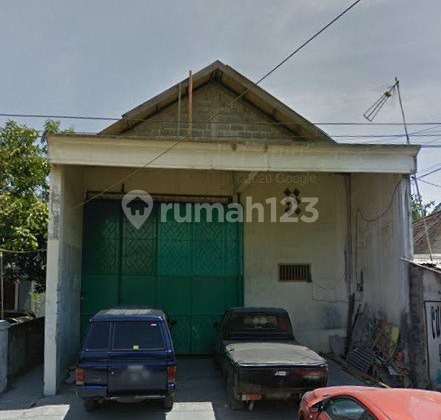 Warehouse in Dr. Soetomo, Tlogopatut Gresik, Strategic and Well-Maintained. Warehouse in Dr. Soetomo, Tlogopatut Gresik, Strategic and Well-Maintained.