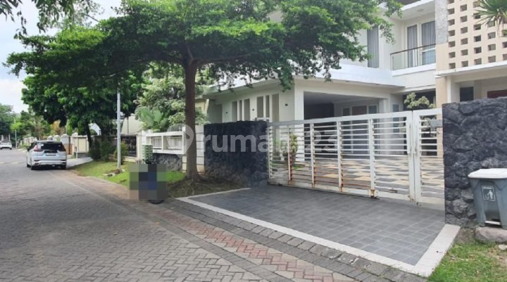 The Villa Bukit Mas Victorian House in Surabaya is Nice and Luxurious