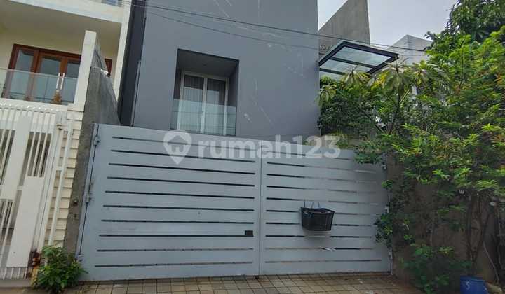 Rumah Keren Design Modern 3,5 Lantai di Villa Permata Gading, Kelapa Gading