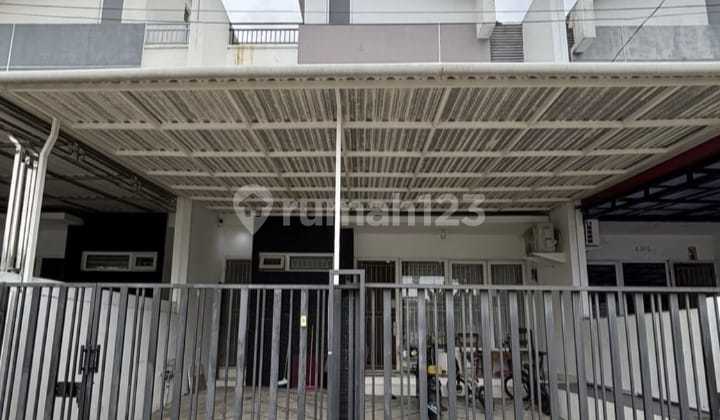 Rumah Rapi Semi Minimalis 2 Lantai di Imperial , Jakarta Utara Rumah Rapi Semi Minimalis 2 Lantai di Imperial , Jakarta Utara