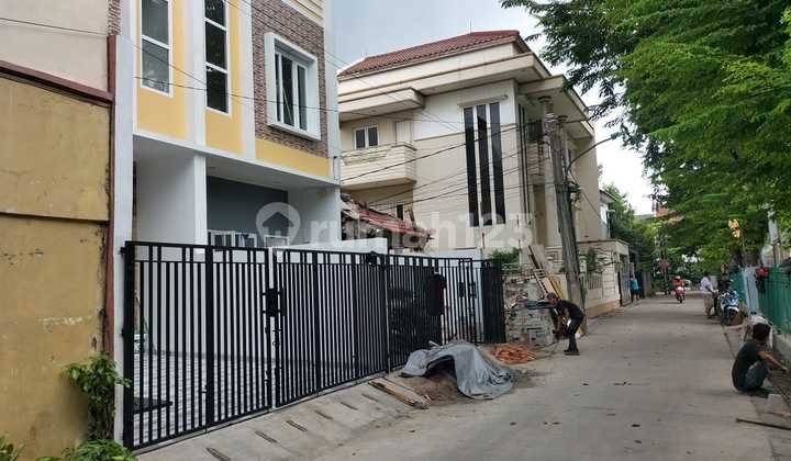 Rumah Brand New 2 Lantai Lokasi di Belakang Mall Kelapa Gading 2