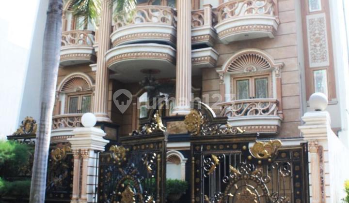 Rumah Keren 3 Lantai di Villa Artha Gading, Jakarta Utara