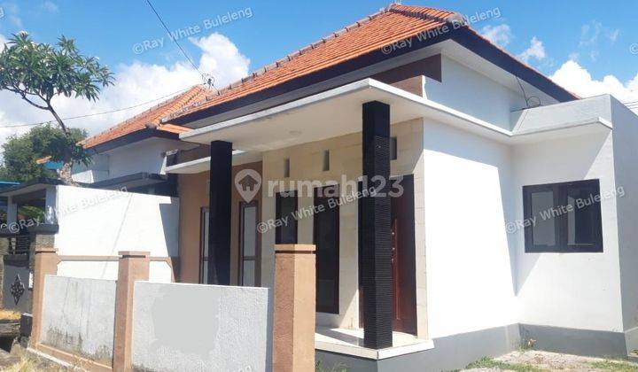 Modern Minimalist Home with Contemporary Touch 1