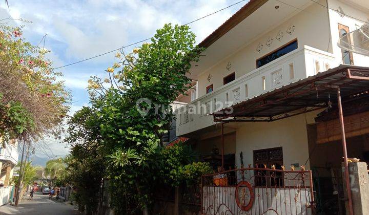 House Located 1 Minute Walk To The Beach of Singaraja City 1