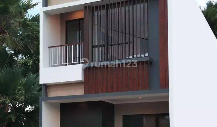 Rumah Exclusive 2 Lantai Bernuansa Townhouse 2