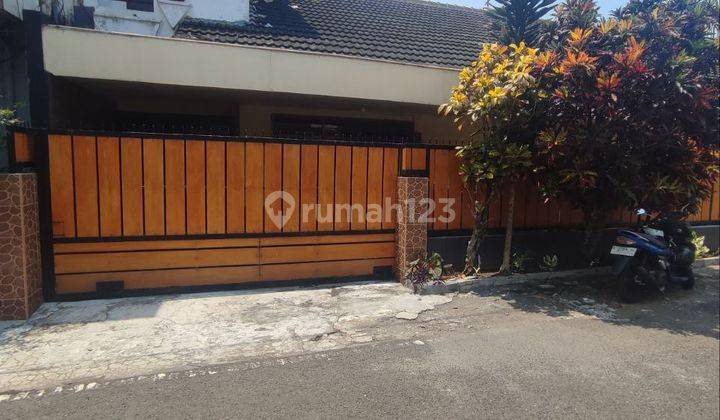 Rumah Bagus Terawat di Jalan Sungai Sungai Blimbing Malang 1