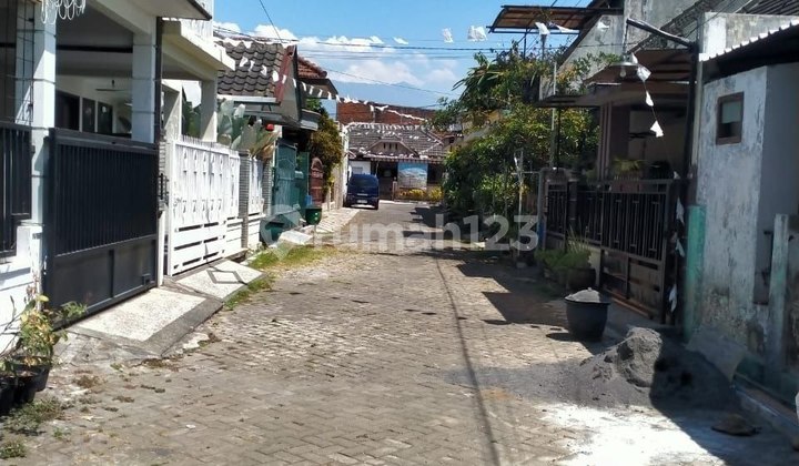 Spacious House Suitable for Business, Located on Main Road Axis, City Center, Zero Kilometer Point. 2