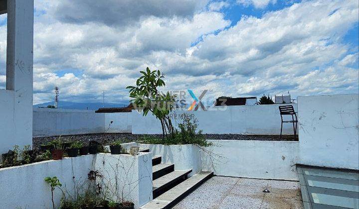 Rumah Mewah Artistik Tengah Kota Klojen Malang Ada Kolam Renang 2