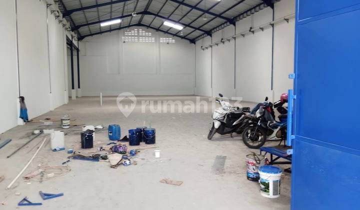 Warehouse 2 in a Row! Cheap Rent, Truck Access, Ready to Occupy.