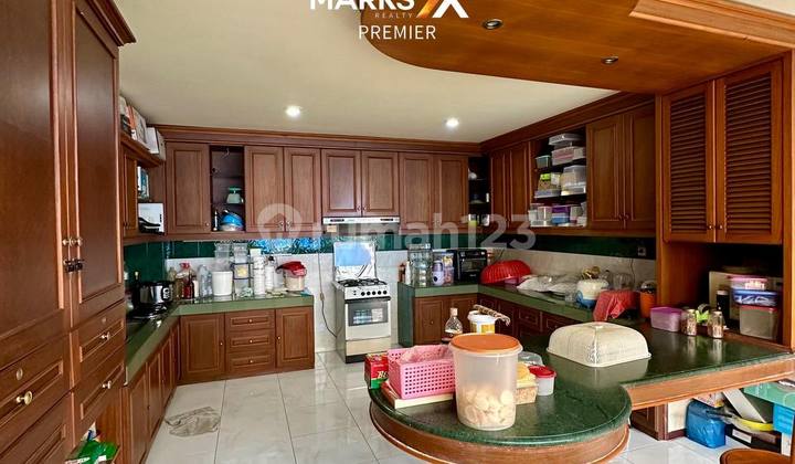 Downtown House Suitable for Business Busy and Lively Area 2