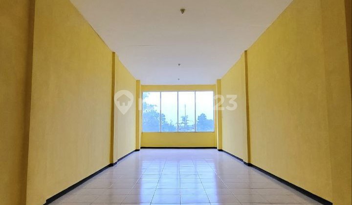 Shop House for Rent! Spacious Parking and Move-in Ready in Sulfat, Malang 2