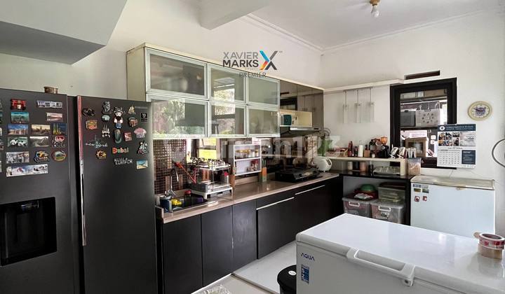 Modern Tropical House on Jalan Kembar Villa Puncak Tidar, Malang 2