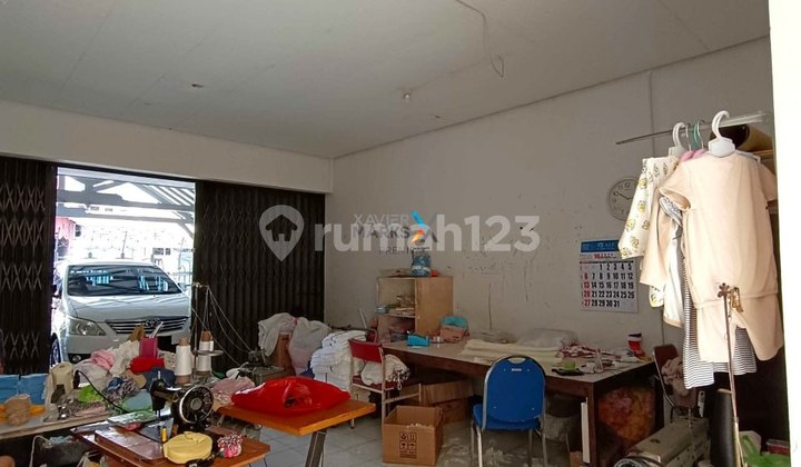 Well-Maintained Classic House Near Dieng Plaza and Cyber Mall Malang 2