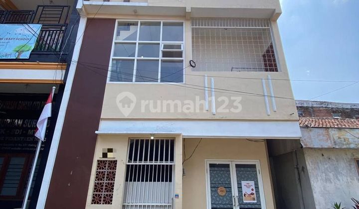 Kost 3 Lantai Dekat Area Kampus Kawasan Ramai dan Hidup