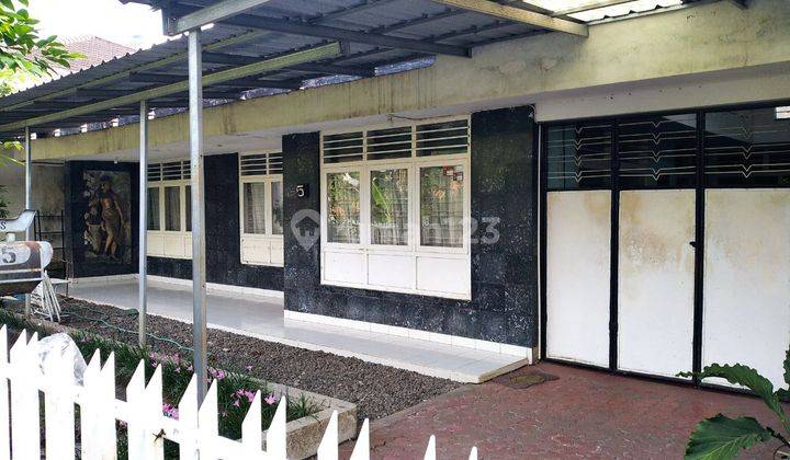 Rumah Tengah Kota Klasik di Jalan Buah Buahan Sukun Malang 2