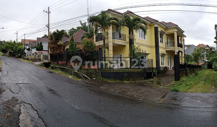 Villa with Hook Position + Furnishings in a Strategic Location in Mojokerto Villa with Hook Position + Furnishings in a Strategic Location in Mojokerto