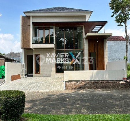 Rumah Minimalis Cantik, Selangkah Dari Plaza Araya