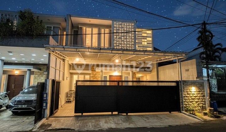 Price Drop! Beautiful House Just a Step Away from Ijen Boulevard Center Malang