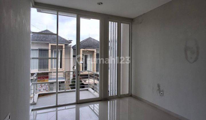 Villa Baru Siap Huni di Adikusuma Batu Malang 4 Kamar 1.75M Nego 2