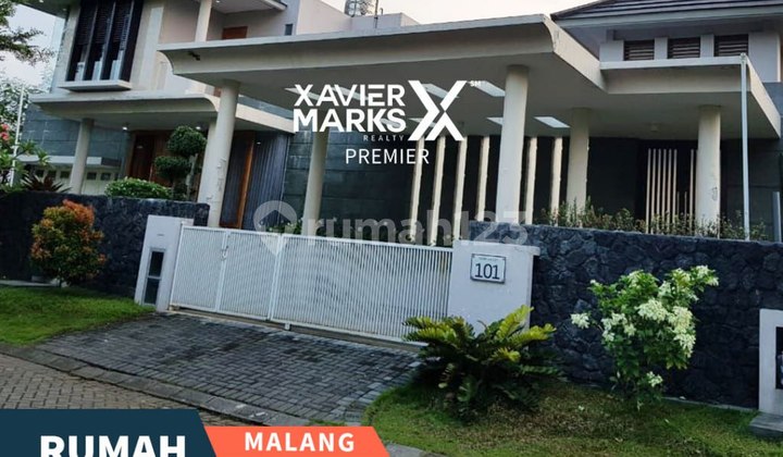 Modern Minimalist House + Swimming Pool Near Persada Hospital Malang