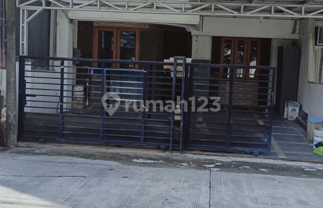 Dijual Rumah 2 Lantai Siap Huni. Letak Rumah Tusuk Sate.  2