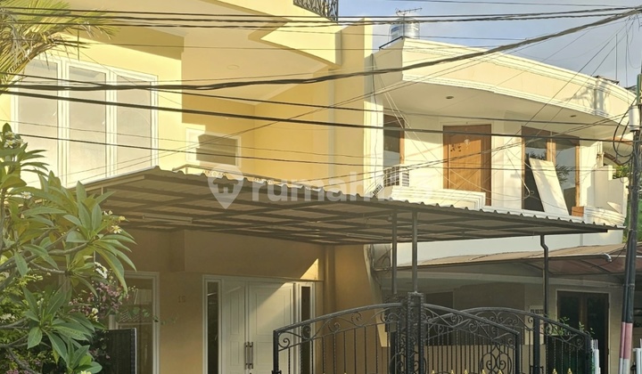 Dijual Rumah 3 Lantai Baru Renovasi. Siap Huni 2