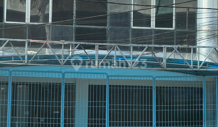 Ruko Kelapa Gading Jakarta Utara. Letak di Pinggir Jalan Raya Ruko Kelapa Gading Jakarta Utara. Letak di Pinggir Jalan Raya