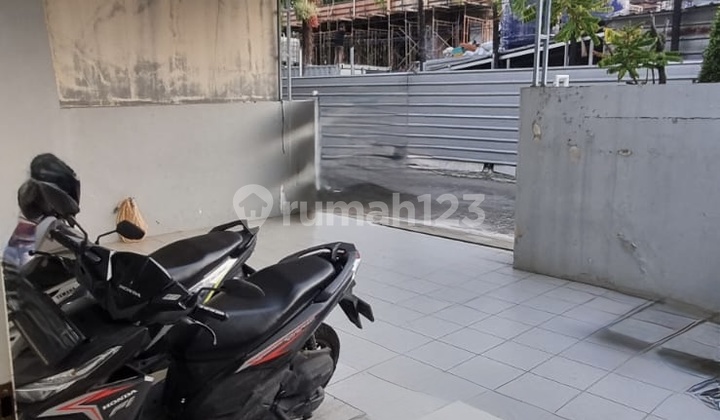 Dijual Rumah Hoek 2 Lantai. Baru Renovasi Besar Tahun 2013 2