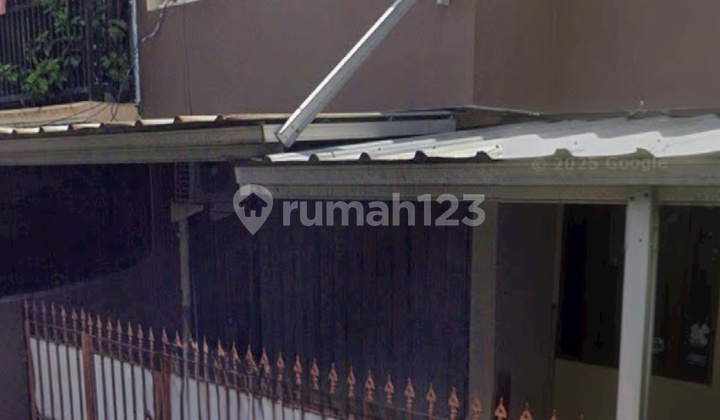 Dijual Rumah Hoek 2 Lantai Dalam Kompleks Perumahan