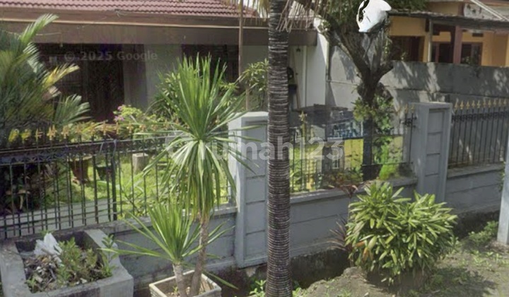 Dijual Rumah 2 Lantai. Letak Strategis. Dekat 2 Minimarket 
