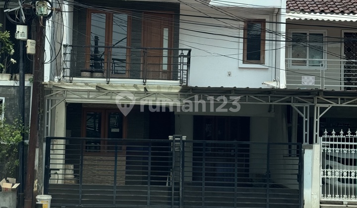 Dijual Rumah 2 Lantai Siap Huni. Letak Rumah Tusuk Sate. 