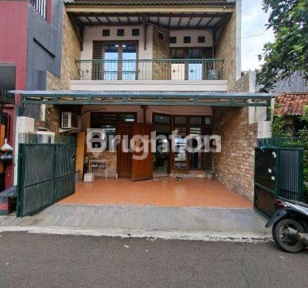 For Sale Furnished One Gate House Rawamangun. Cool and Comfortable.