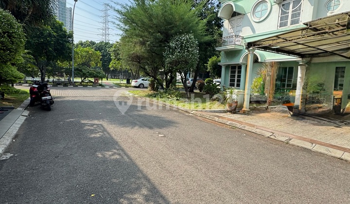 For Sale: 2-Story House in a Quiet and Green Neighborhood